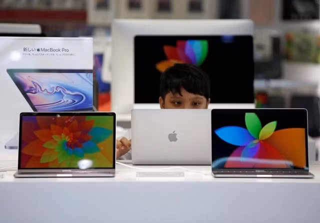 Đến những máy chuyên nghiệp như MacBook Pro cũng có RAM khởi điểm 8 GB