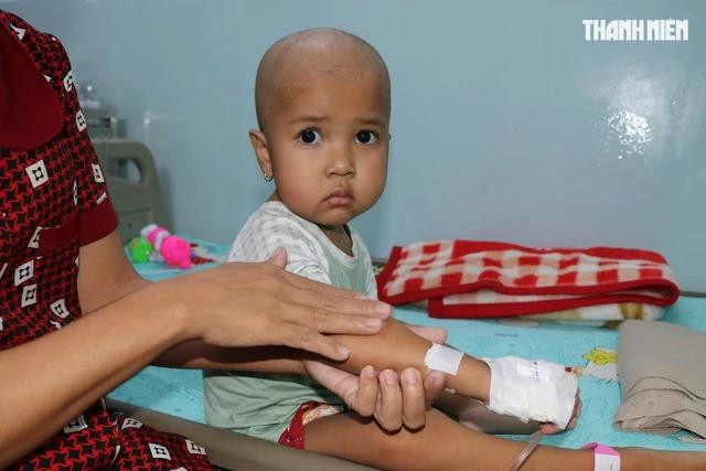 Bệnh ung thư máu khiến môi của Niê khô nứt nẻ, trắng bạch Bệnh ung thư máu khiến môi của Niê khô nứt nẻ, trắng bạch