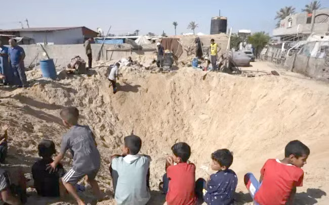 Xung đột ở Dải Gaza đã khiến khoảng 21.000 trẻ em bị mất tích. Ảnh: AP