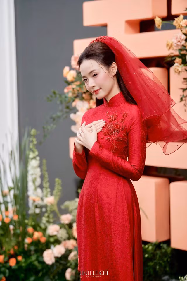 Cô dâu diện áo dài