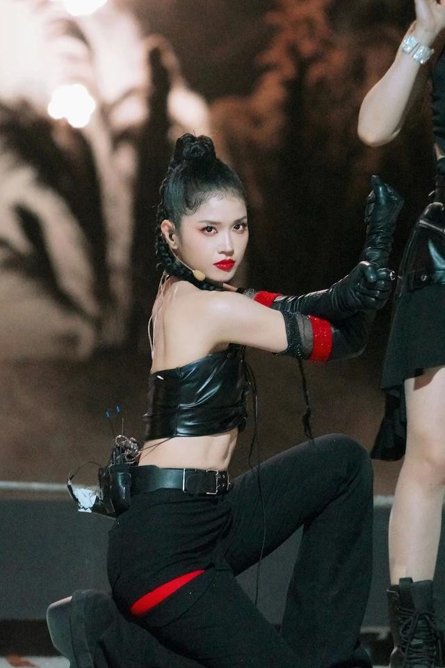 Vượt qua những lời bàn tán, sự so sánh lúc mới tham gia Đạp gió 2024, Suni Hạ Linh nỗ lực tỏa sáng qua các vòng thi và giành vé vào chung kết Vượt qua những lời bàn tán, sự so sánh lúc mới tham gia Đạp gió 2024, Suni Hạ Linh nỗ lực tỏa sáng qua các vòng thi và giành vé vào chung kết