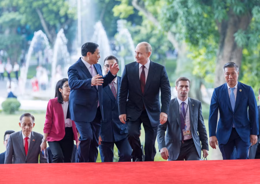 Thủ tướng Phạm Minh Chính đón Tổng thống Nga Vladimir Putin tại trụ sở Chính phủ