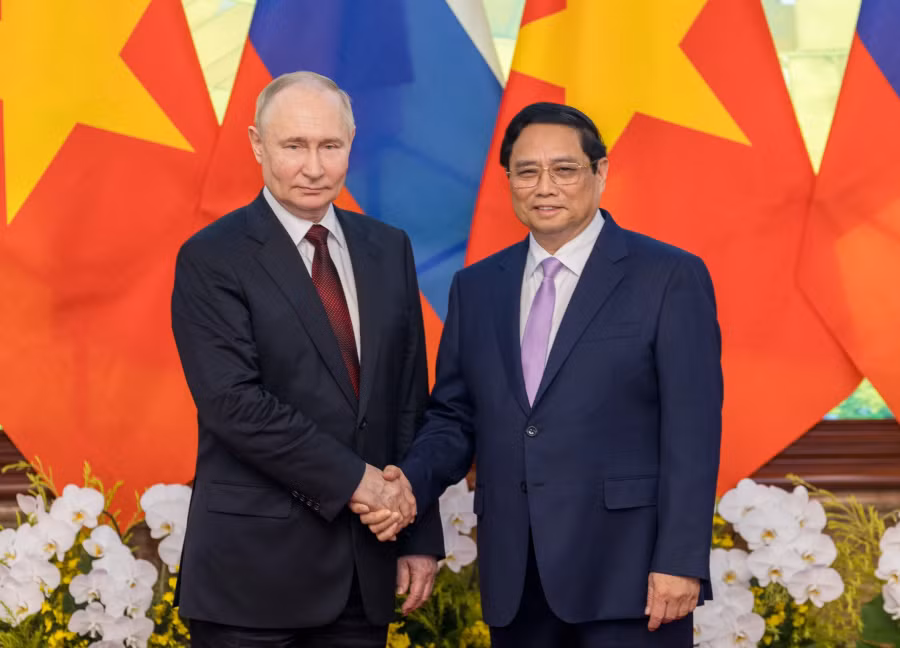 Thủ tướng Phạm Minh Chính và Tổng thống Liên bang Nga Vladimir Putin chụp ảnh chung
