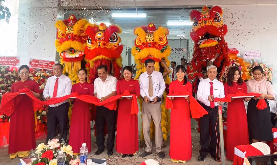 Agribank Chi nhánh tỉnh Gia Lai đưa vào hoạt động Phòng giao dịch Chư Rcăm phủ sóng dịch vụ ngân hàng đến tận tay khách hàng ở địa bàn nông thôn. Ảnh: S.C