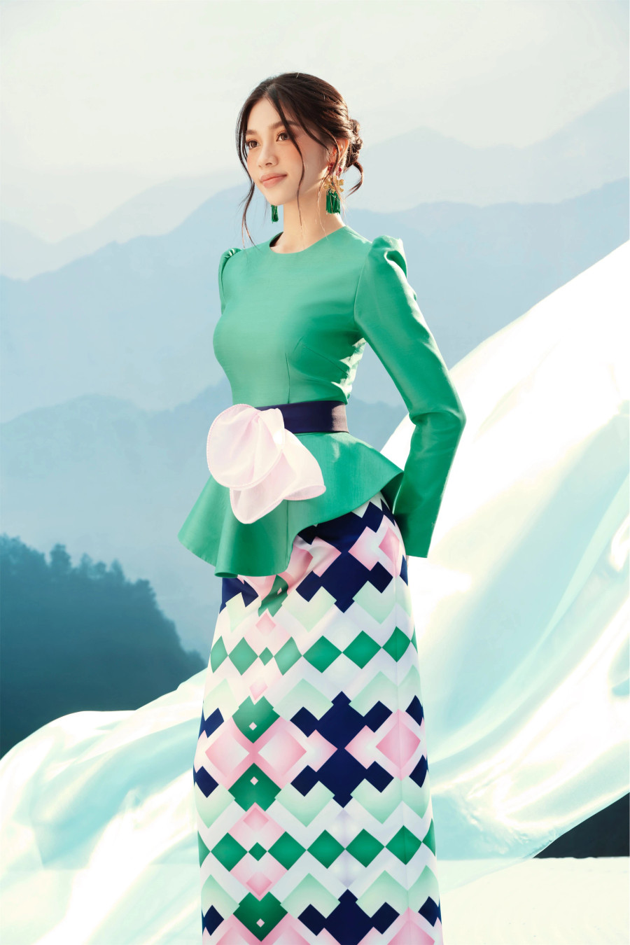 So với hoa hậu và á hậu 1 thì Minh Kiên rất tích cực tham gia vào các hoạt động nhân ái, cộng đồng. Cách đây không lâu, người đẹp sinh năm 2004 quyết định hiến tóc của mình cho các bệnh nhân ung thư