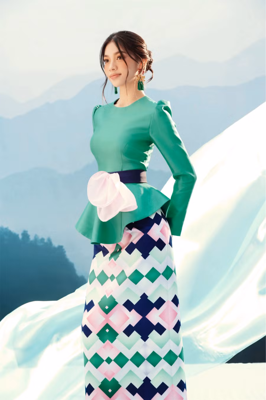 So với hoa hậu và á hậu 1 thì Minh Kiên rất tích cực tham gia vào các hoạt động nhân ái, cộng đồng. Cách đây không lâu, người đẹp sinh năm 2004 quyết định hiến tóc của mình cho các bệnh nhân ung thư