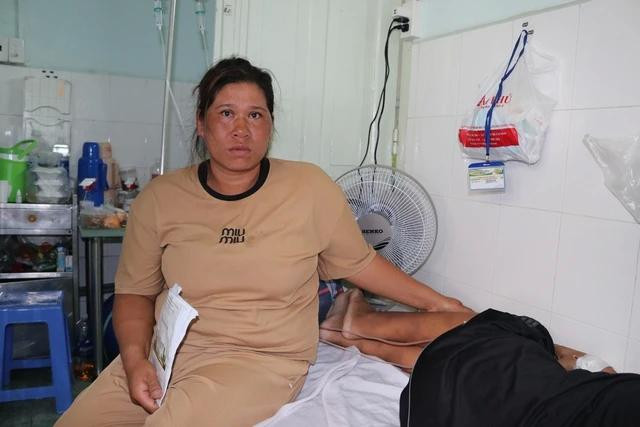 Ung thư khiến gia đình chị Mênh lâm vào cảnh kiệt quệ Ung thư khiến gia đình chị Mênh lâm vào cảnh kiệt quệ