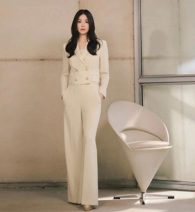 Không chỉ nhan sắc, gu thời trang của Song Hye Kyo cũng được đánh giá cao Không chỉ nhan sắc, gu thời trang của Song Hye Kyo cũng được đánh giá cao