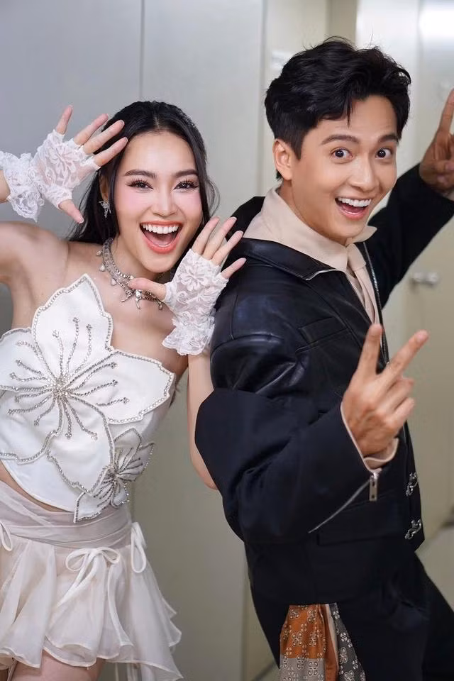 Lan Ngọc và Ngô Kiến Huy nhí nhảnh trong hậu trường