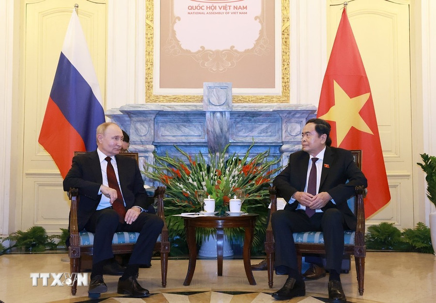 Chủ tịch Quốc hội Trần Thanh Mẫn hội kiến Tổng thống Liên bang Nga Vladimir Putin. (Ảnh: Thống Nhất/TTXVN) Chủ tịch Quốc hội Trần Thanh Mẫn hội kiến Tổng thống Liên bang Nga Vladimir Putin. (Ảnh: Thống Nhất/TTXVN)