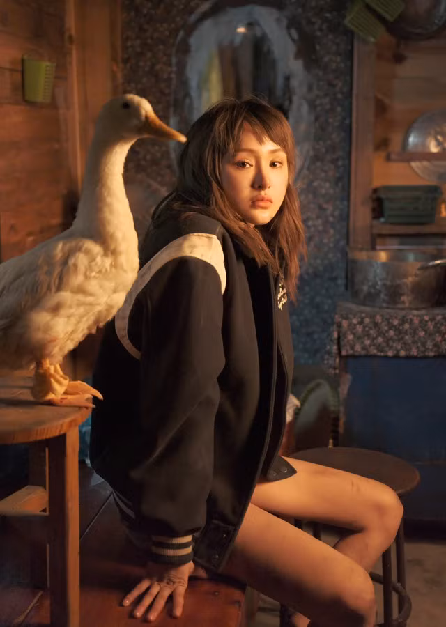 Hiền Hồ ra mắt MV Người rất tốt không gặp sẽ tốt hơn, đánh dấu màn trở lại đường đua âm nhạc sau gần một năm. Ảnh: POSTER