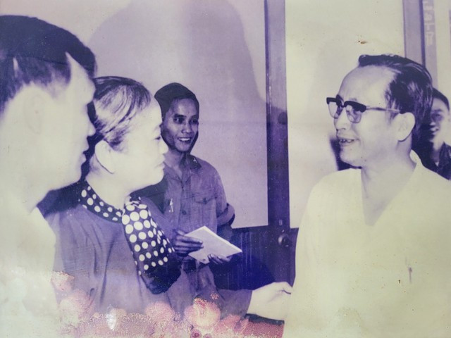 Thiếu tướng Đỗ Hoài Nam (bên phải) đón tiếp thiếu tướng Nguyễn Thị Định, nguyên Phó tư lệnh Quân giải phóng miền Nam Việt Nam đến thăm Bệnh viện Quân y 175 vào năm 1986. Ảnh: BVCC Thiếu tướng Đỗ Hoài Nam (bên phải) đón tiếp thiếu tướng Nguyễn Thị Định, nguyên Phó tư lệnh Quân giải phóng miền Nam Việt Nam đến thăm Bệnh viện Quân y 175 vào năm 1986. Ảnh: BVCC