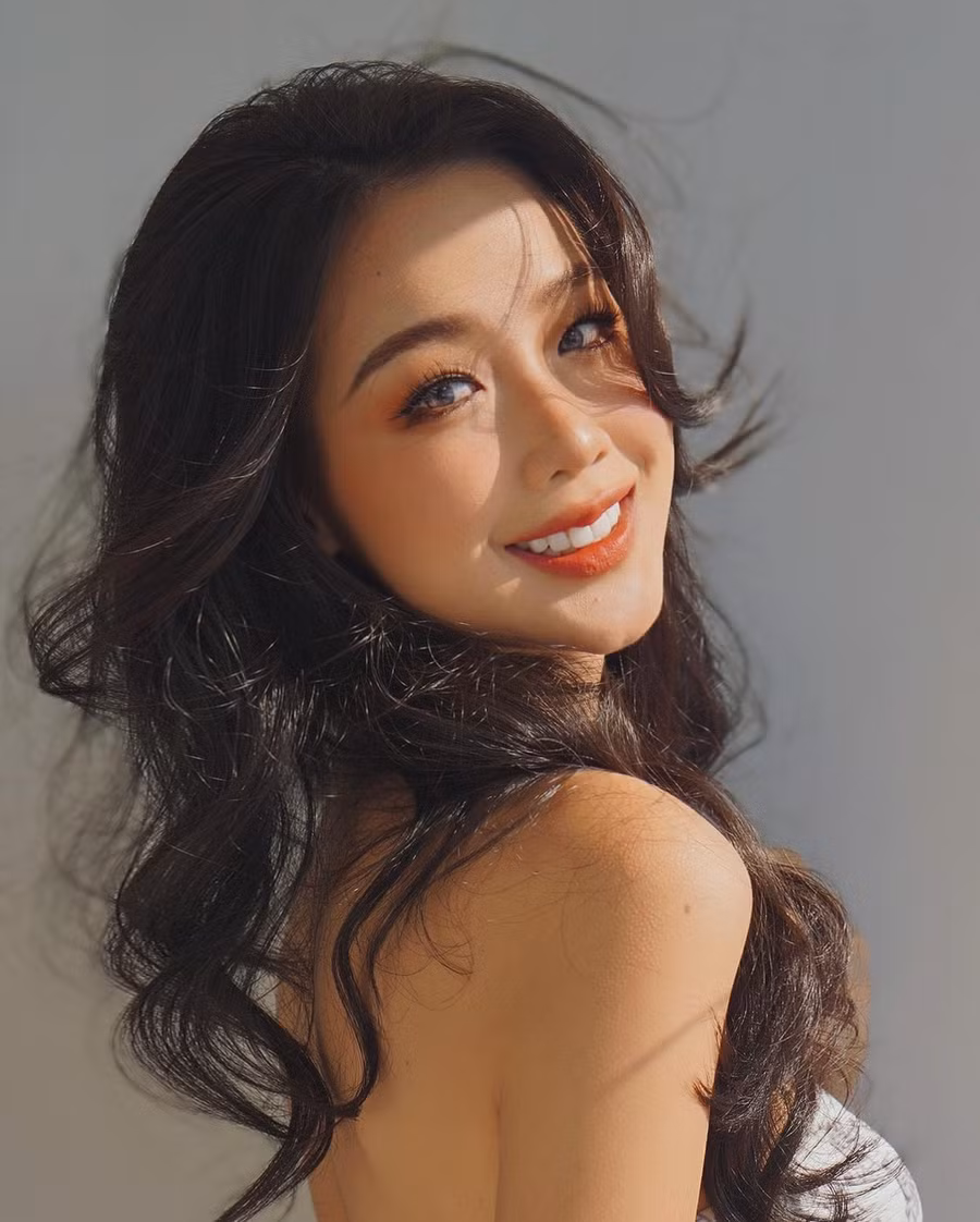 Được biết, Hoa hậu Lê Nguyễn Bảo Ngọc sở hữu cao 1,85m cùng trình độ tiếng Anh IELTS 8.0. Cô là sinh viên khoa Quản trị Kinh doanh của Trường Đại học Quốc tế TPHCM. Ảnh: FBNV