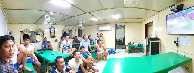 Xem bóng đá trên tàu Trường Sa 10 Xem bóng đá trên tàu Trường Sa 10