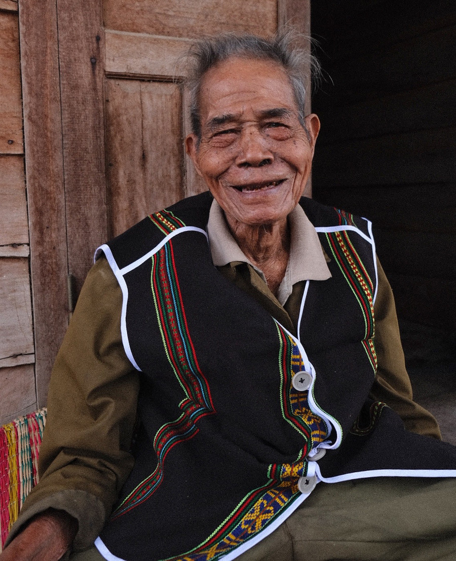 Nghệ nhân Ksor Ôi. Ảnh: Hoàng Ngọc Nghệ nhân Ksor Ôi. Ảnh: Hoàng Ngọc