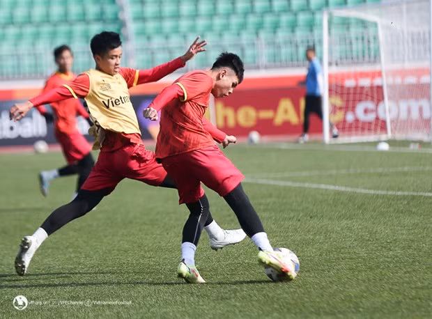 U20 Việt Nam làm quen sân thi đấu chính thức Istiqlol. Nguồn: VFF