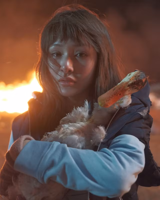 Bên cạnh những lời khen ngợi, Hiền Hồ không tránh khỏi các ý kiến trái chiều của cư dân mạng. Ảnh: POSTER