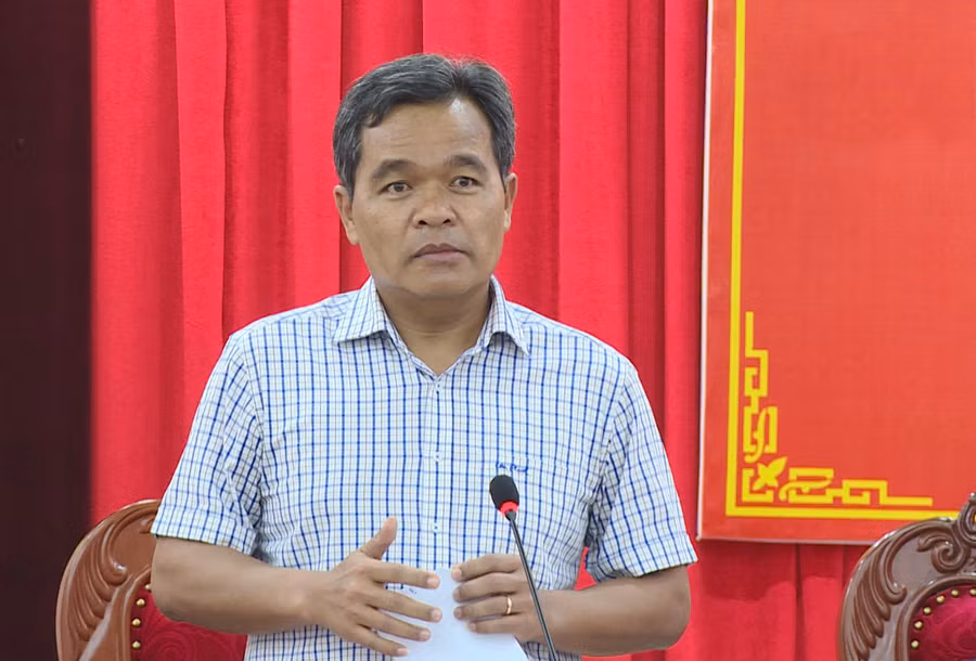 Ủy viên Ban Chấp hành Trung ương Đảng, Bí thư Tỉnh ủy, Chủ tịch HĐND tỉnh Hồ Văn Niên phát biểu tại buổi gặp mặt. Ảnh: Đức Hải