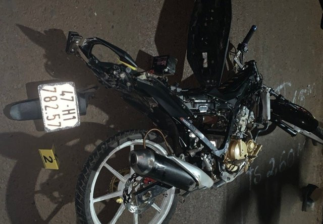 Xe máy do anh T. điều khiển biến dạng sau vụ tai nạn. Ảnh: Người dân cung cấp Xe máy do anh T. điều khiển biến dạng sau vụ tai nạn. Ảnh: Người dân cung cấp