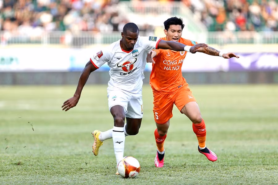 Ngoại binh trên hàng công của Hoàng Anh Gia Lai chưa thể hiện đúng với kỳ vọng. Ảnh: VPF