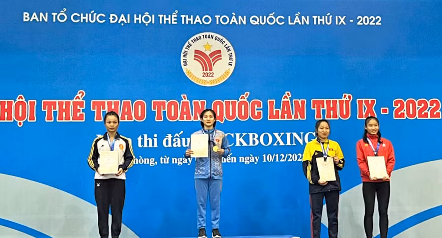 VĐV Lê Thị Nhi (Gia Lai) đạt huy chương vàng môn Kickboxing tại Đại hội TDTT toàn quốc năm 2022. Ảnh: Hà Đức Thành