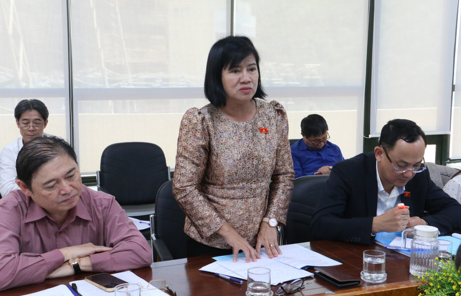 Phó Chủ nhiệm Ủy ban Khoa học, Công nghệ và Môi trường của Quốc hội Nguyễn Thị Lệ Thủy phát biểu tại buổi làm việc với Nhà máy Thủy điện Ia Ly. Ảnh: Quang Tấn