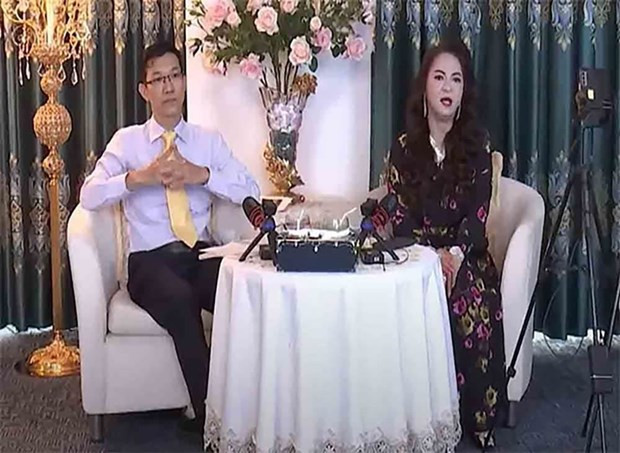 Ông Đặng Anh Quân xuất hiện trong các livestream của bà Nguyễn Phương Hằng. Nguồn: Facebook