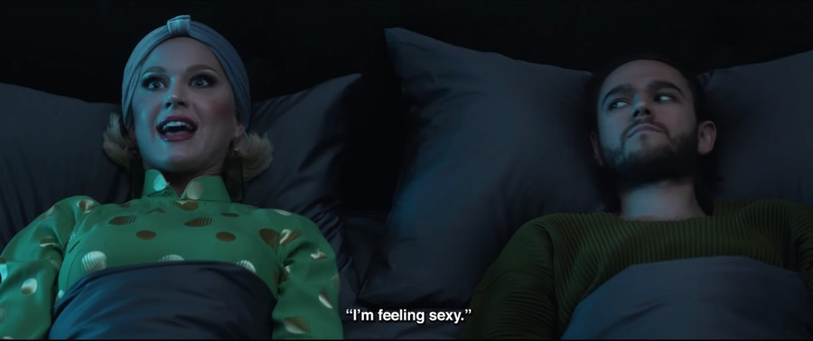 Katy Perry mặc áo dài hóa thân thành robot trong MV 365 ra mắt hồi đầu năm 2019. Ảnh: Chụp màn hình Katy Perry mặc áo dài hóa thân thành robot trong MV 365 ra mắt hồi đầu năm 2019. Ảnh: Chụp màn hình