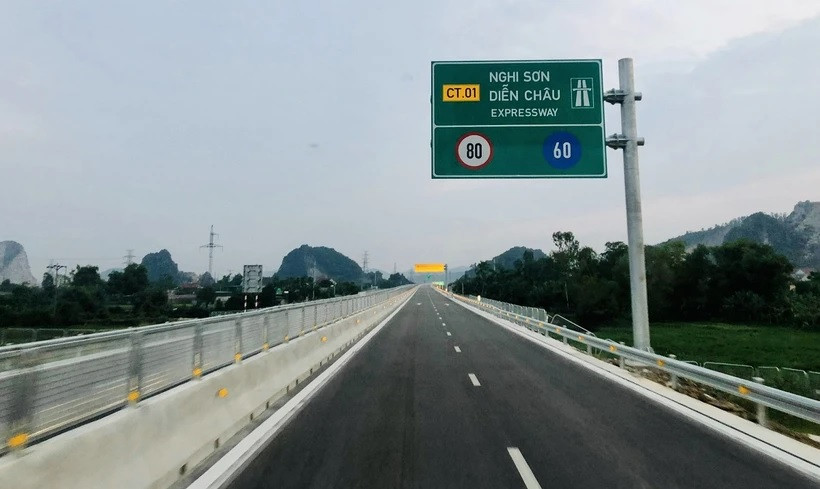 Tuyến Cao tốc Nghi Sơn-Diễn Châu được đưa vào khai thác thuộc Dự án Cao tốc Bắc-Nam phía Đông. Ảnh: Việt Hùng/Vietnam+
