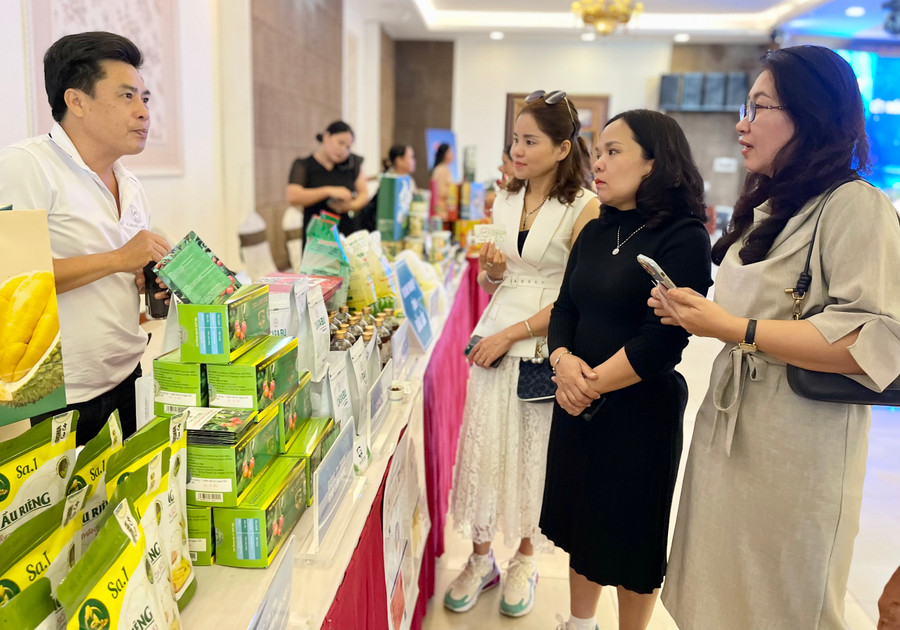 Các chương trình xúc tiến thương mại góp phần tăng cường liên kết sản xuất, kết nối tiêu thụ sản phẩm của tỉnh với các thị trường trong và ngoài nước. Ảnh: V.T Các chương trình xúc tiến thương mại góp phần tăng cường liên kết sản xuất, kết nối tiêu thụ sản phẩm của tỉnh với các thị trường trong và ngoài nước. Ảnh: V.T