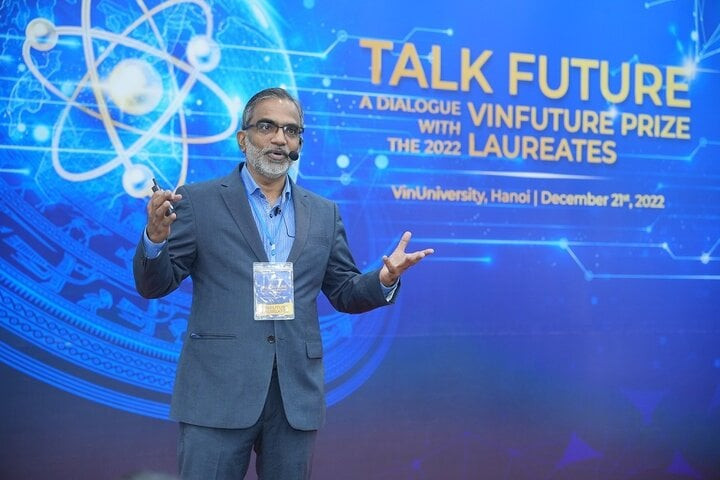 GS. Thalappil Pradeep, Chủ nhân Giải Đặc biệt VinFuture 2022 dành cho các nhà khoa học đến từ quốc gia đang phát triển, Giáo sư đầu ngành và Giáo sư Khoa Hóa học tại Học viện Deepak Parekh. Ảnh: VinFuture GS. Thalappil Pradeep, Chủ nhân Giải Đặc biệt VinFuture 2022 dành cho các nhà khoa học đến từ quốc gia đang phát triển, Giáo sư đầu ngành và Giáo sư Khoa Hóa học tại Học viện Deepak Parekh. Ảnh: VinFuture
