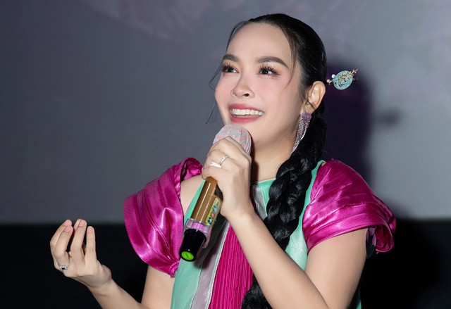 Ca sĩ Ngọc Mai “gây sốt” đường đua âm nhạc với MV Theo em về nhà Ca sĩ Ngọc Mai “gây sốt” đường đua âm nhạc với MV Theo em về nhà