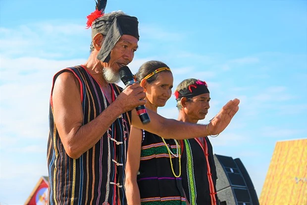 Ngôn ngữ của dân ca M’nông rất gần với lời nói hằng ngày. Nguồn: Báo Ảnh Dân tộc và Miền núi Ngôn ngữ của dân ca M’nông rất gần với lời nói hằng ngày. Nguồn: Báo Ảnh Dân tộc và Miền núi