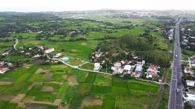 Đường ven biển sẽ kết nối không gian, tiềm năng biển để giúp Phú Yên phát triển tốt hơn. Ảnh: HOÀNG NGUYÊN