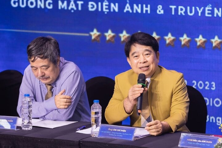 Nhà báo Đinh Trọng Tuấn và ông Lâm Chí Thiện là thành viên trong hội đồng nghệ thuật. Nhà báo Đinh Trọng Tuấn và ông Lâm Chí Thiện là thành viên trong hội đồng nghệ thuật.
