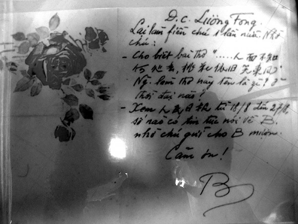 Bút tích Chủ tịch Hồ Chí Minh gửi ông Lương Phong, người phiên dịch của Bác trong nhiều năm. Bút tích Chủ tịch Hồ Chí Minh gửi ông Lương Phong, người phiên dịch của Bác trong nhiều năm.