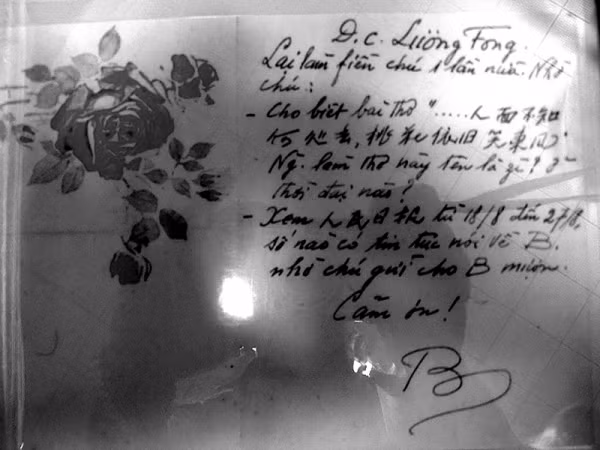 Bút tích Chủ tịch Hồ Chí Minh gửi ông Lương Phong, người phiên dịch của Bác trong nhiều năm.