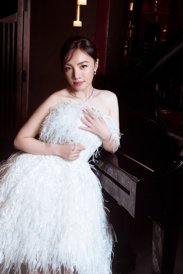 Nhật Thủy là giọng ca được giới chuyên môn đánh giá cao, khán giả yêu thích Nhật Thủy là giọng ca được giới chuyên môn đánh giá cao, khán giả yêu thích