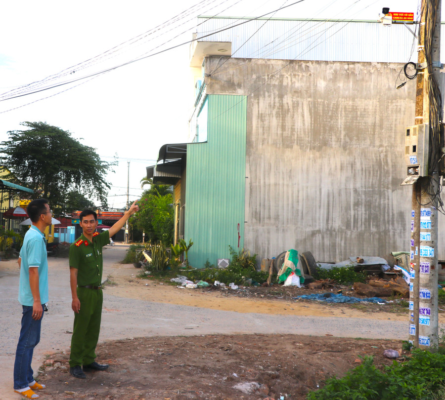 Xã Tân An (huyện Đak Pơ) vận động người dân đóng góp tiền lắp đặt camera tại các tuyến đường, góp phần đảm bảo an ninh trật tự trên địa bàn. Ảnh: Ngọc Minh Xã Tân An (huyện Đak Pơ) vận động người dân đóng góp tiền lắp đặt camera tại các tuyến đường, góp phần đảm bảo an ninh trật tự trên địa bàn. Ảnh: Ngọc Minh