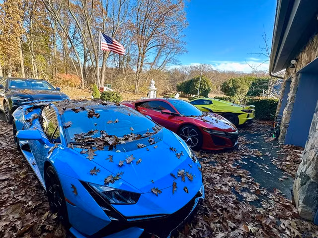 Cô sở hữu bộ sưu tập siêu xe đắt đỏ