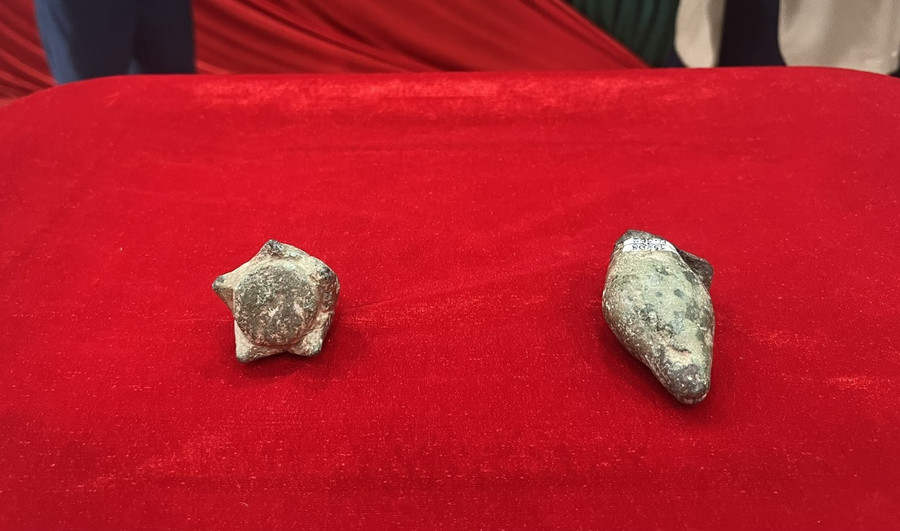 Quảng Nam bàn giao 2 chi tiết con ốc và đóa sen cho TP.Đà Nẵng. Ảnh: X.H