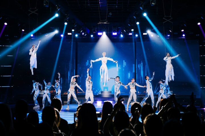 Đội Mlee gây bất ngờ cho khán giả với ca khúc "Phi hành gia cô đơn". Đội Mlee gây bất ngờ cho khán giả với ca khúc "Phi hành gia cô đơn".