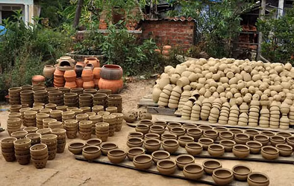 Những tinh hoa của đất được tạo tác từ bàn tay người thợ gốm.