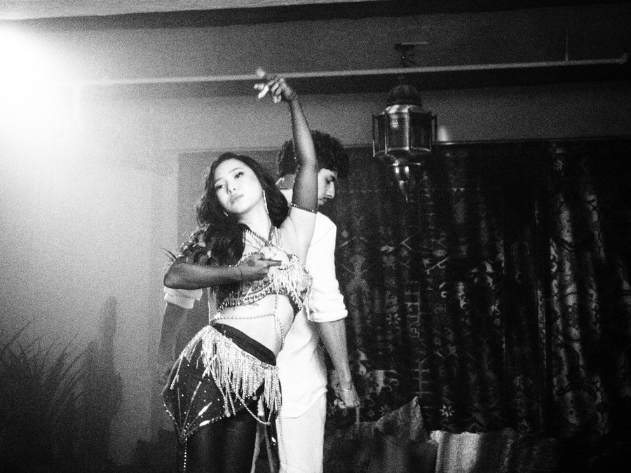 Màn &quot;lột xác&quot; này của Hương Tràm khiến nhiều khán giả vẫn chưa thể chấp nhận. Họ cho rằng đây là một bước đi liều lĩnh và có phần mạo hiểm, thậm chí, cho rằng hình ảnh này không phù hợp với nữ ca sĩ. Một số khán giả vẫn hy vọng sẽ nhìn thấy một Hương Tràm nhẹ nhàng, sang trọng với những bản nhạc ballad dạt dào cảm xúc của những năm trước đây