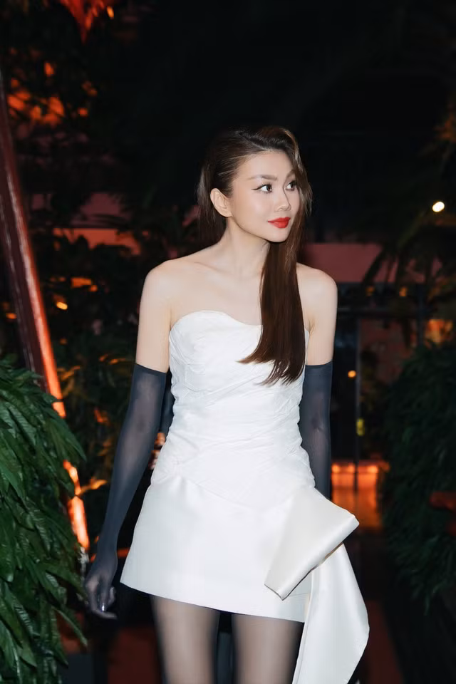 Thanh Hằng xinh đẹp lung linh tại sự kiện