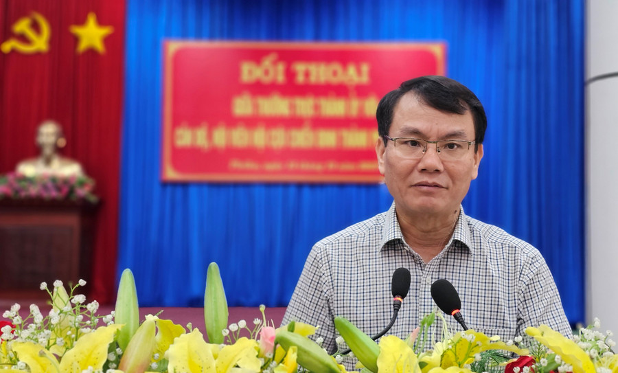 Ủy viên Ban Thường vụ Tỉnh ủy, Bí thư Thành ủy, Chủ tịch HĐND TP. Pleiku Trịnh Duy Thuân phát biểu tại buổi đối thoại. Ảnh: M.N