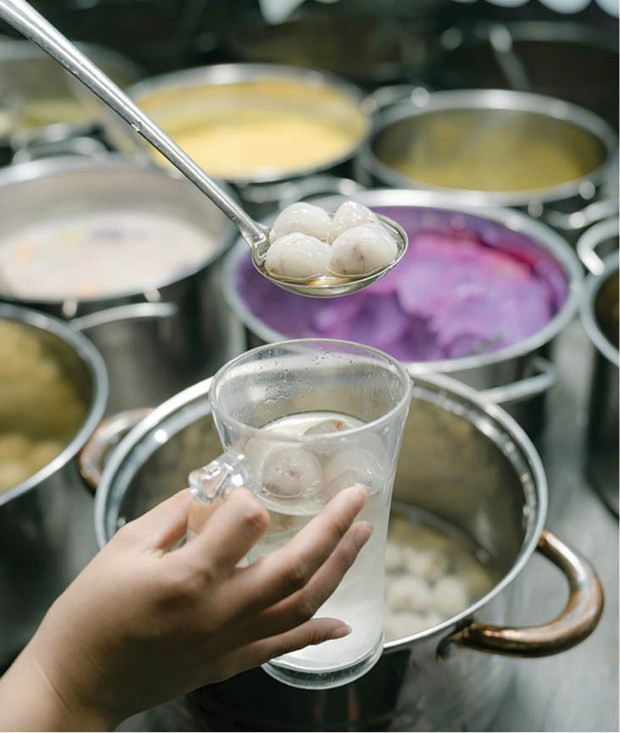 Chè bột lọc heo quay. Nguồn: Báo Thừa Thiên-Huế