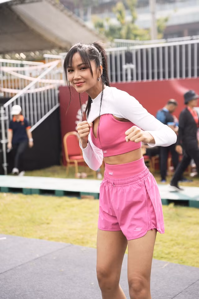 H'Hen Niê không áp lực trước những lời chê bai về nhan sắc. Ảnh: NVCC