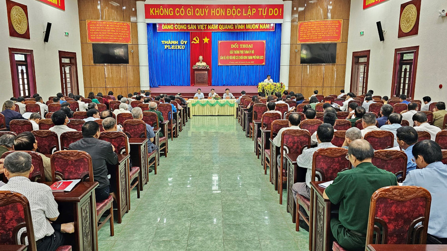 Quang cảnh buổi đối thoại giữa Thường trực Thành ủy Pleiku với cán bộ, hội viên cựu chiến binh. Ảnh: A.H Quang cảnh buổi đối thoại giữa Thường trực Thành ủy Pleiku với cán bộ, hội viên cựu chiến binh. Ảnh: A.H