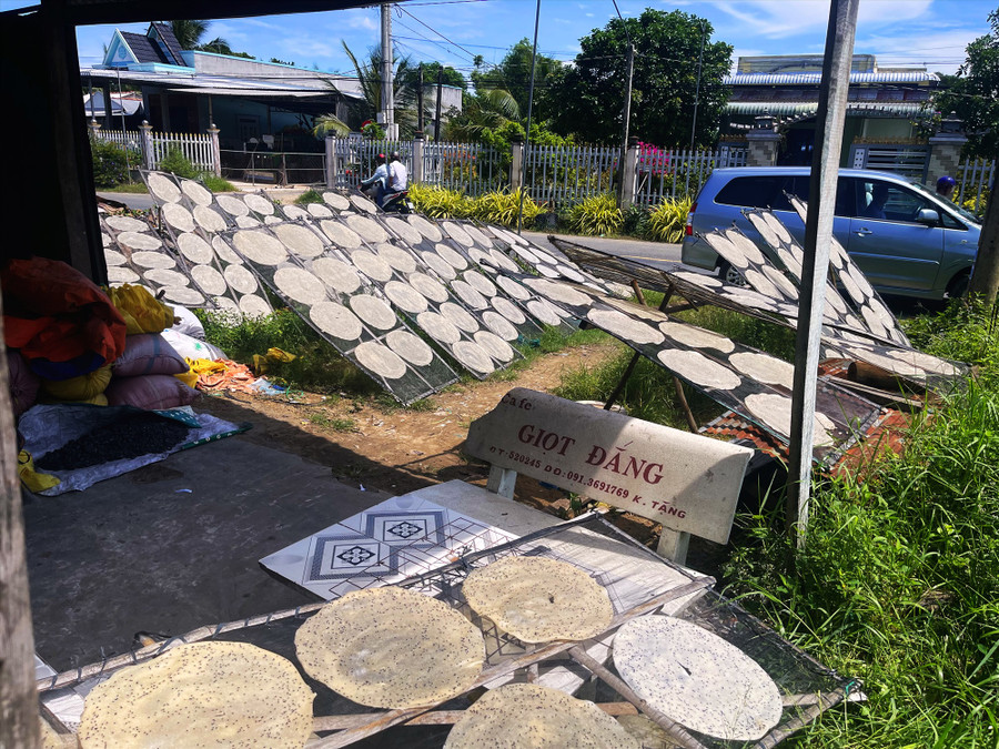 Xã Bình Phú là thủ phủ cung cấp bánh tráng cho cả khu vực miền Tây. Ảnh: Minh Hải